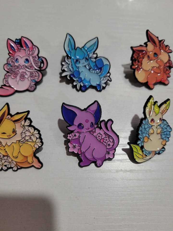 Pokemon Mostly Eeveelution Enamel Pins - photo 4
