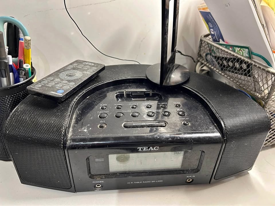 TEAC SR-L230i Radio / iPod Player