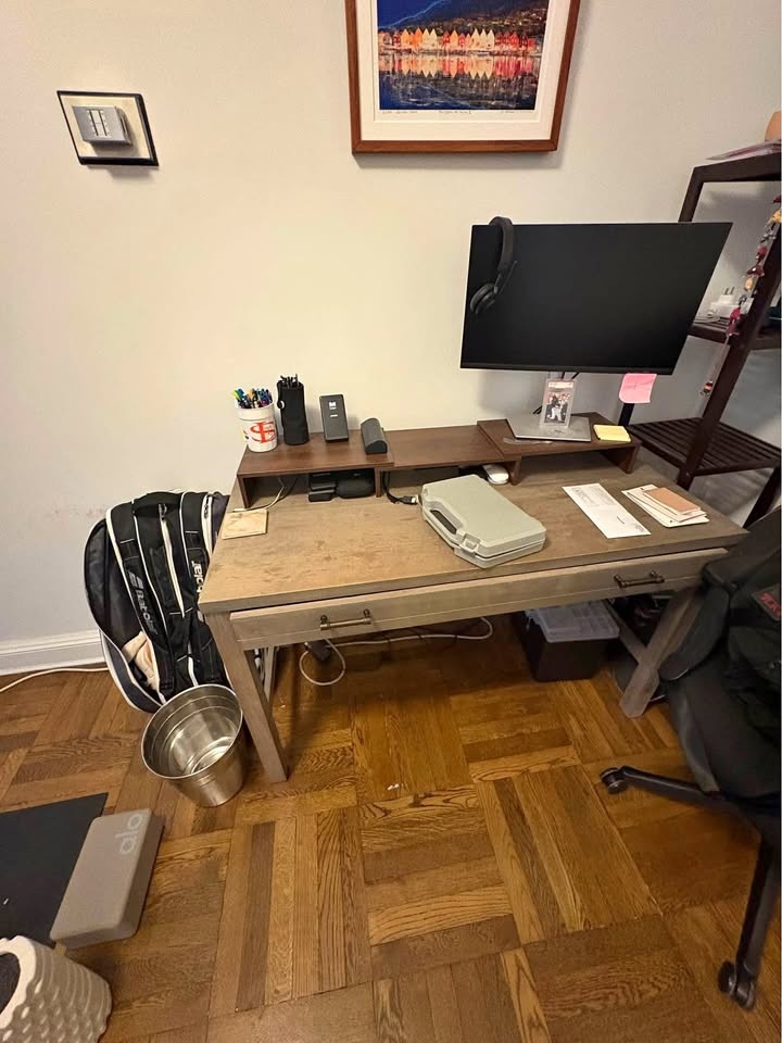 Desk with built-in electrical plugs