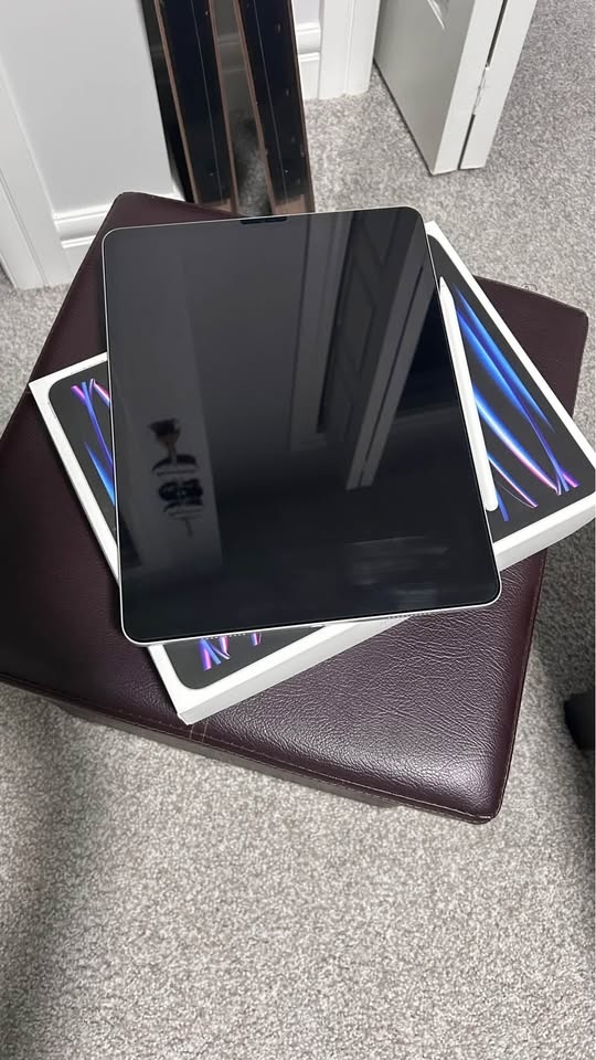 iPad Pro 6th Gen + Apple Pencil 2 - photo 2