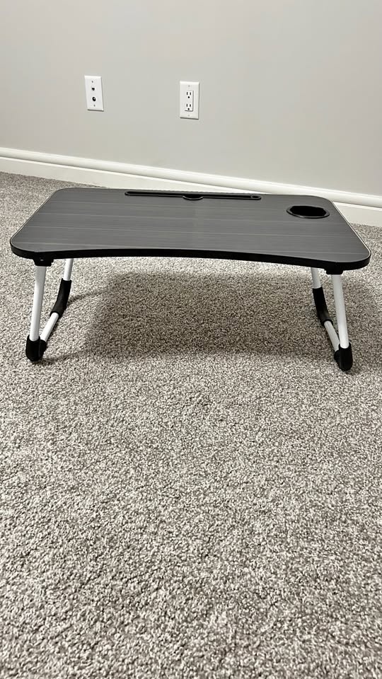 Foldable laptop table
