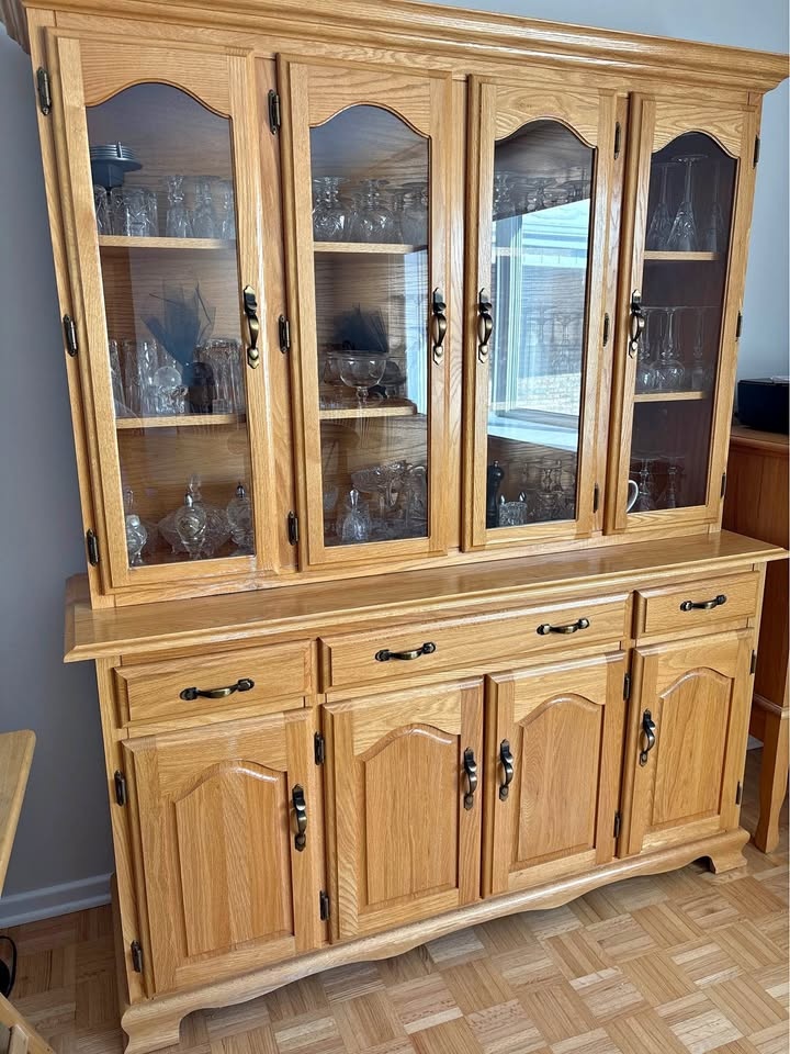 Custom-made solid oak hutch & buffet in excellent condition, cra