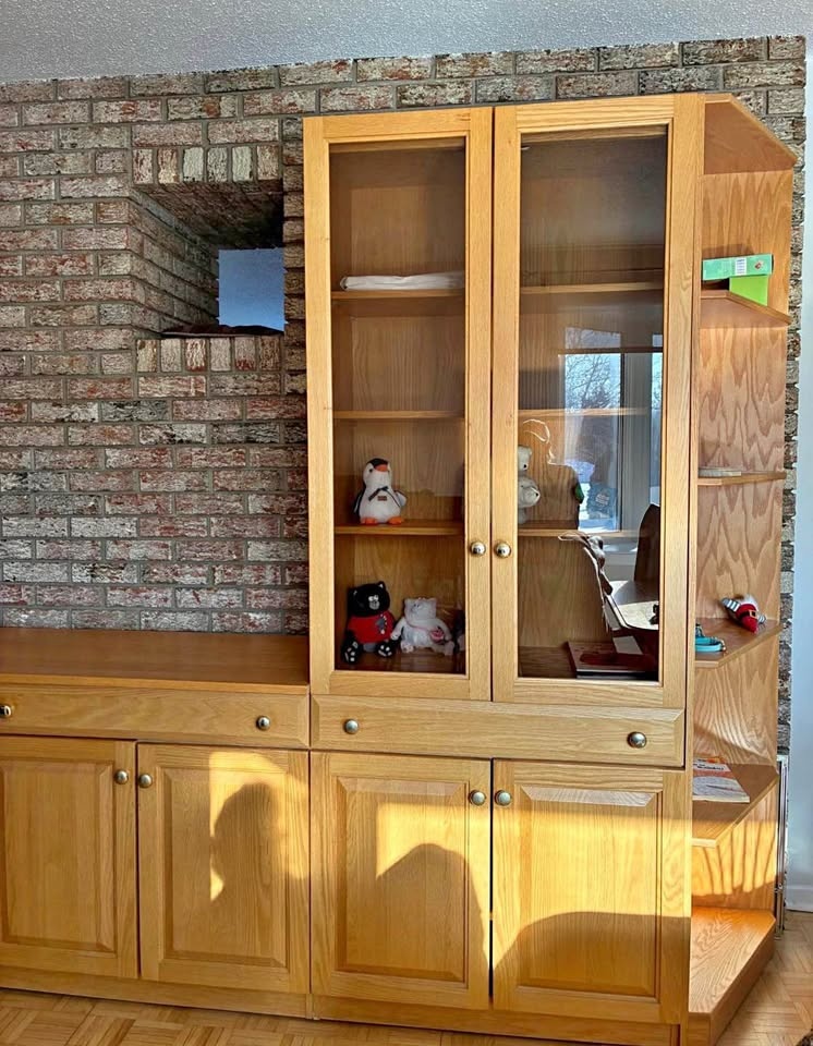 Solid Oak Bookshelf with Built-in Lighting (1999)