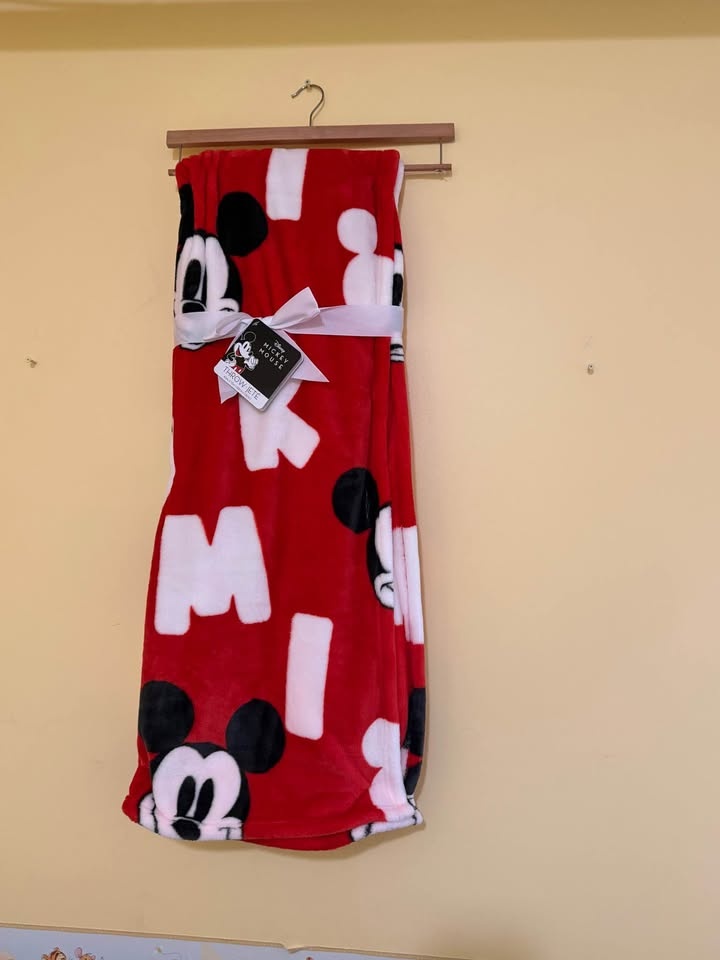 BNWT Disney Mickey Mouse Throw Blanket - photo 3