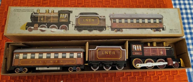 All Metal Model Train with Moving Parts - photo 3