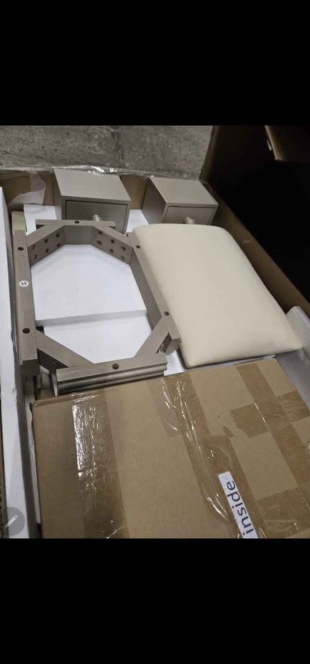 Dressing table with sunflower mirror, 4 drawers and stool - photo 4