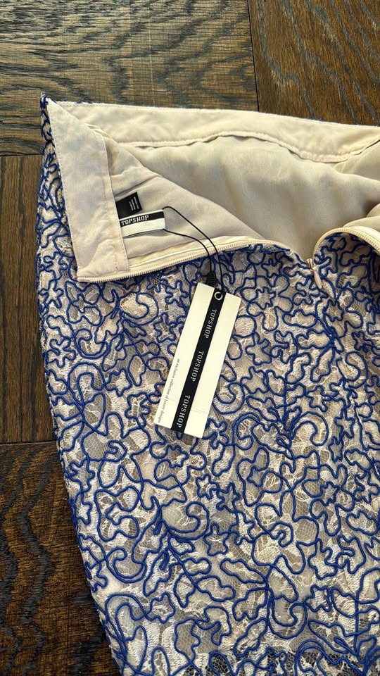 NWT Topshop Blue and White Lace Skirt - Size 4 - photo 4