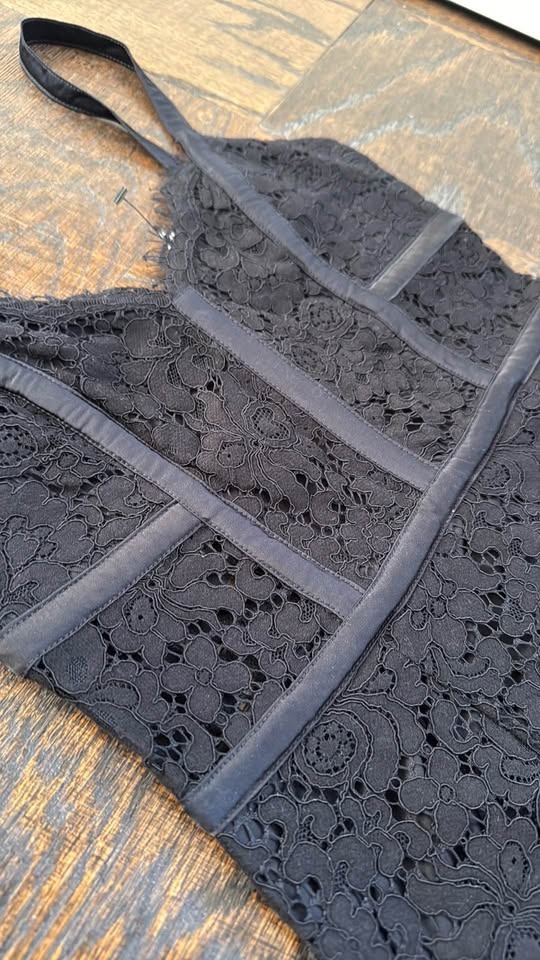 NWT Express Black Lace Midi Dress - Size 4 - photo 3