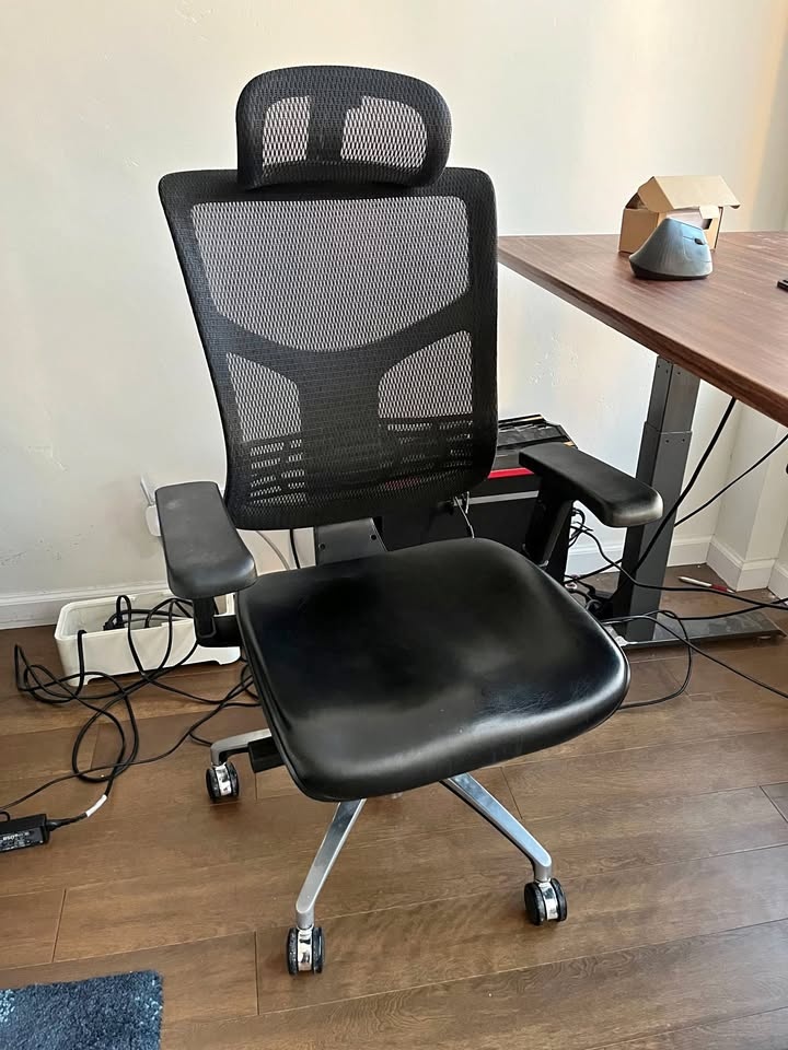 J3 Ergonomic Chair by UPLIFT Desk