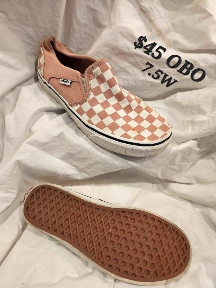 7.5W Pink Checkered Vans 🏆