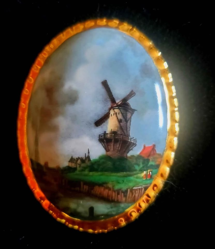 1971 vintage bone china black velvet wall decor - photo 4