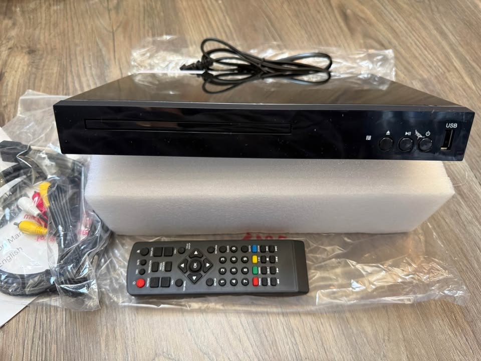 Blue-Ray DVD CD Disc Player - photo 2