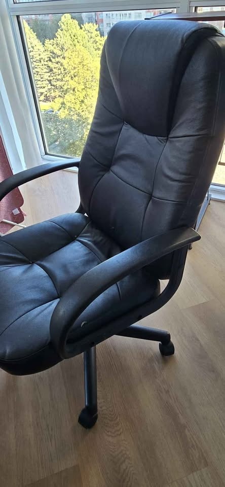 Comfortable Black Office Chair - photo 2