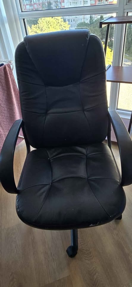 Comfortable Black Office Chair - photo 4