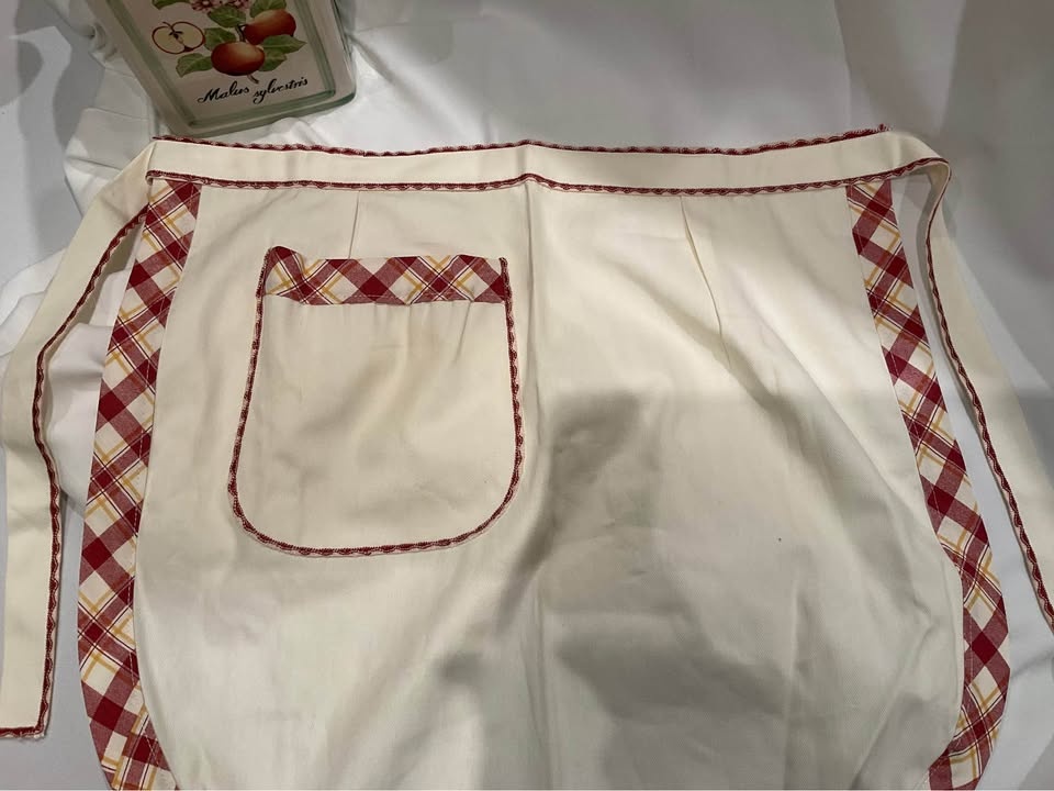 Cute Vintage half apron cream with red plaid trim - photo 3