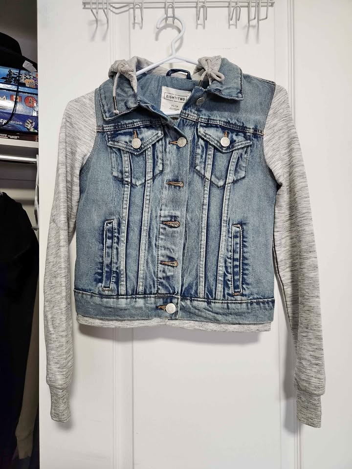 EIGHTYTWO Denim Jacket with Hoodie Sleeves – XS – Trendy Layered
