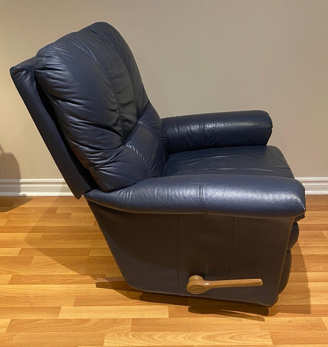 Navy Blue La-Z-Boy Leather Recliner - photo 2