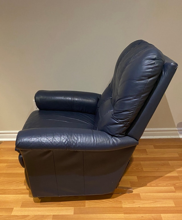 Navy Blue La-Z-Boy Leather Recliner - photo 3