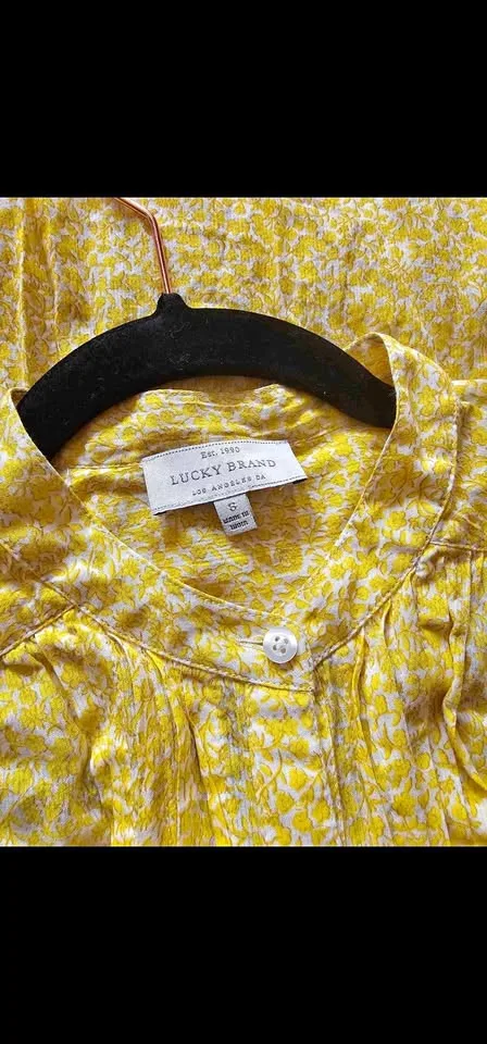 Size S Lucky Brand Floral Button-up Top thumbnail
