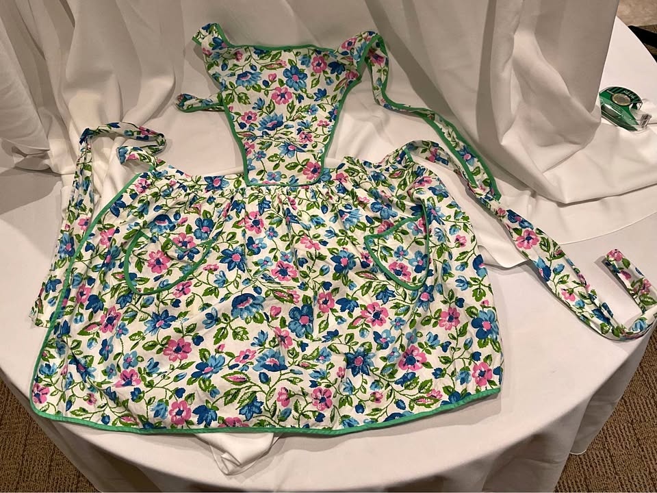 Vintage Full Apron Floral Pansy Print 1950’s