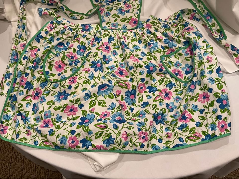 Vintage Full Apron Floral Pansy Print 1950’s - photo 4