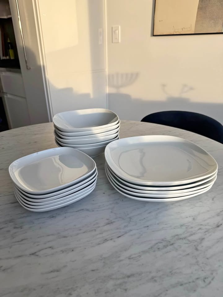 IKEA VÄRDERA White Dinnerware Set – 17 Pieces