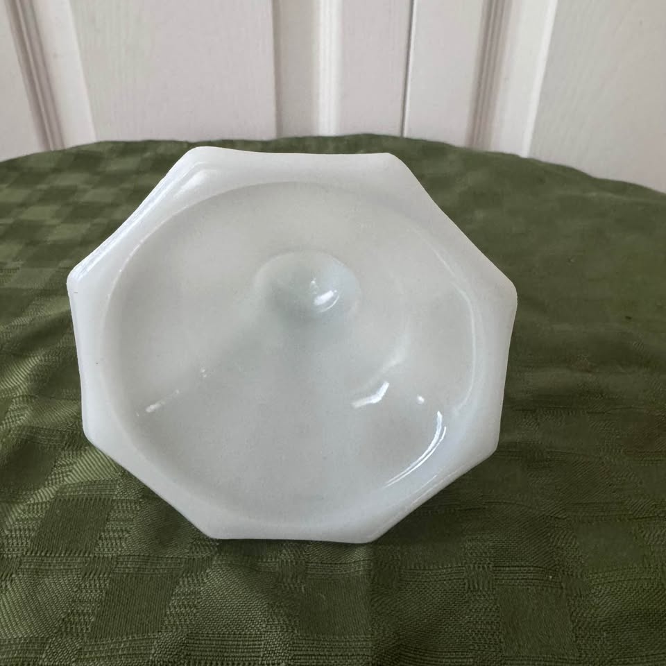 Milk Glass Colonial Style MCM Candle Holder - photo 3