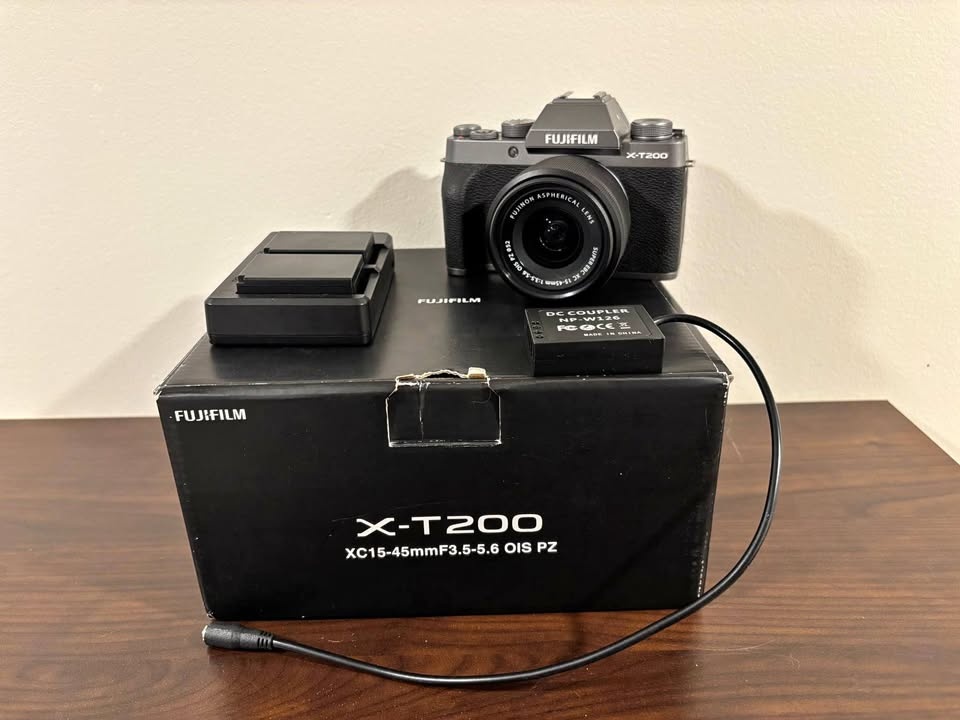 Fujifilm X-T200 Mirrorless Camera Kit