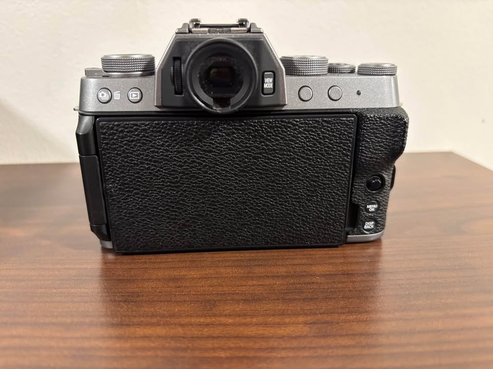 Fujifilm X-T200 Mirrorless Camera Kit - photo 3
