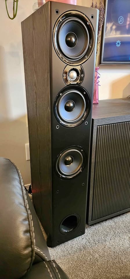 Home Theatre System: Polk Audio & Marantz - Fully Working