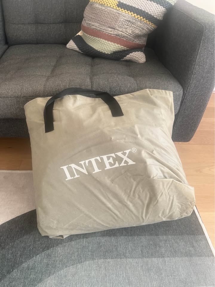 INTEX Deluxe Queen Air Mattress with Electric Pump - photo 5