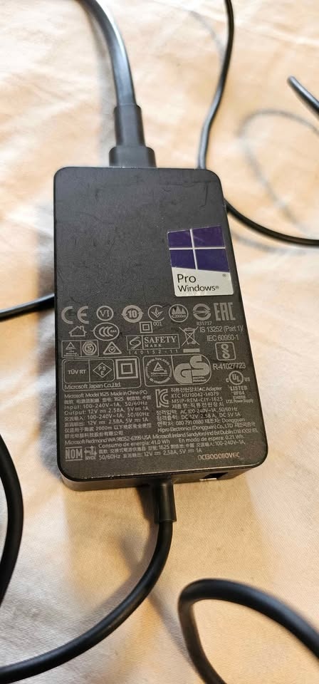 Microsoft Surface Charger - photo 2
