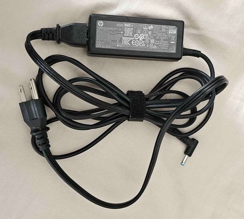 HP 45W Laptop Charger - photo 3