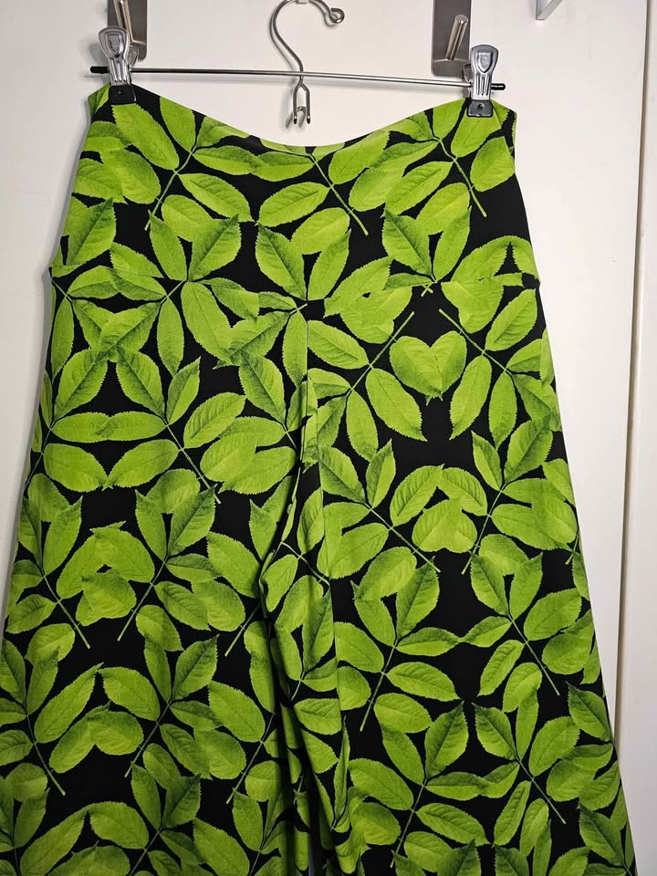 Norma Kamali Leaf Print Green Black Wide-Leg Pants - photo 2