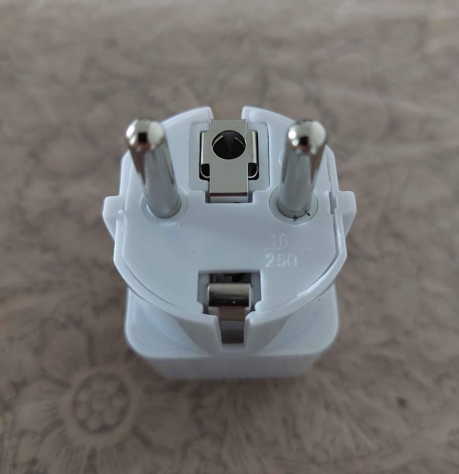 Travel adapter (Euro) - photo 3