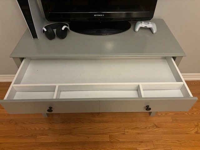 Desk - photo 3