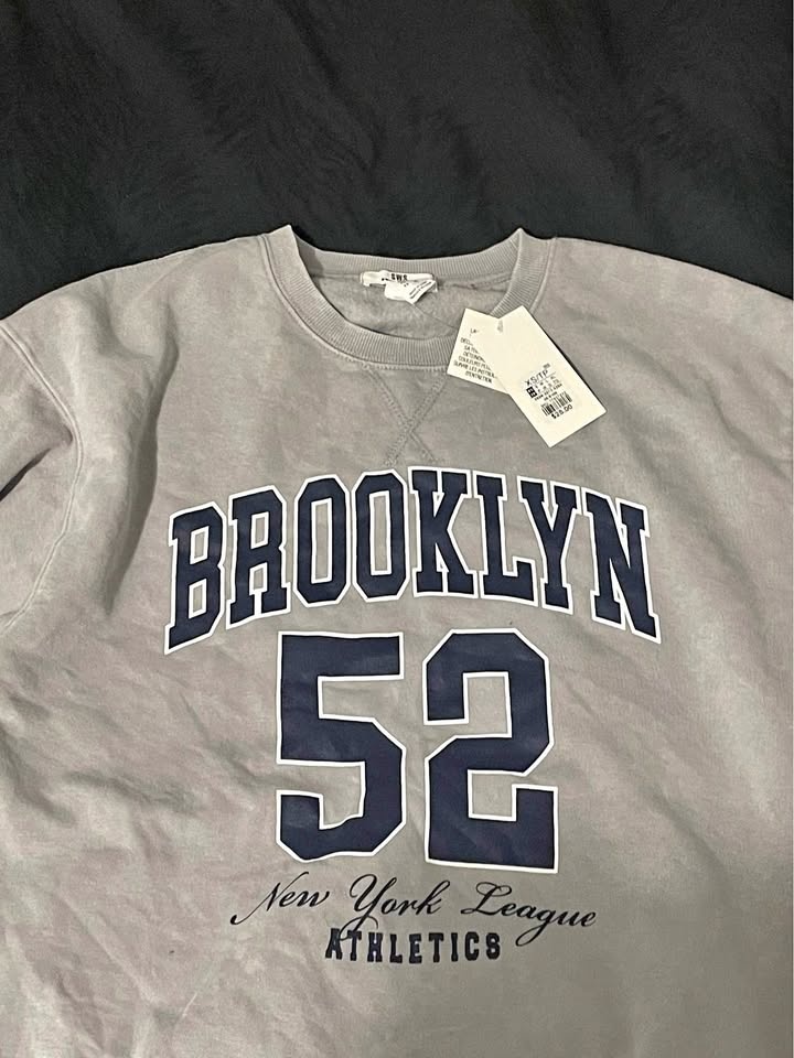 Sweatshirt