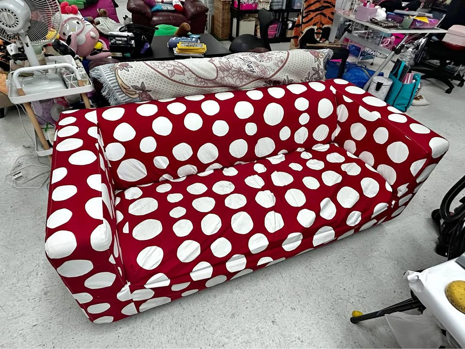 IKEA KLIPPAN couch (FREE must come pickup)