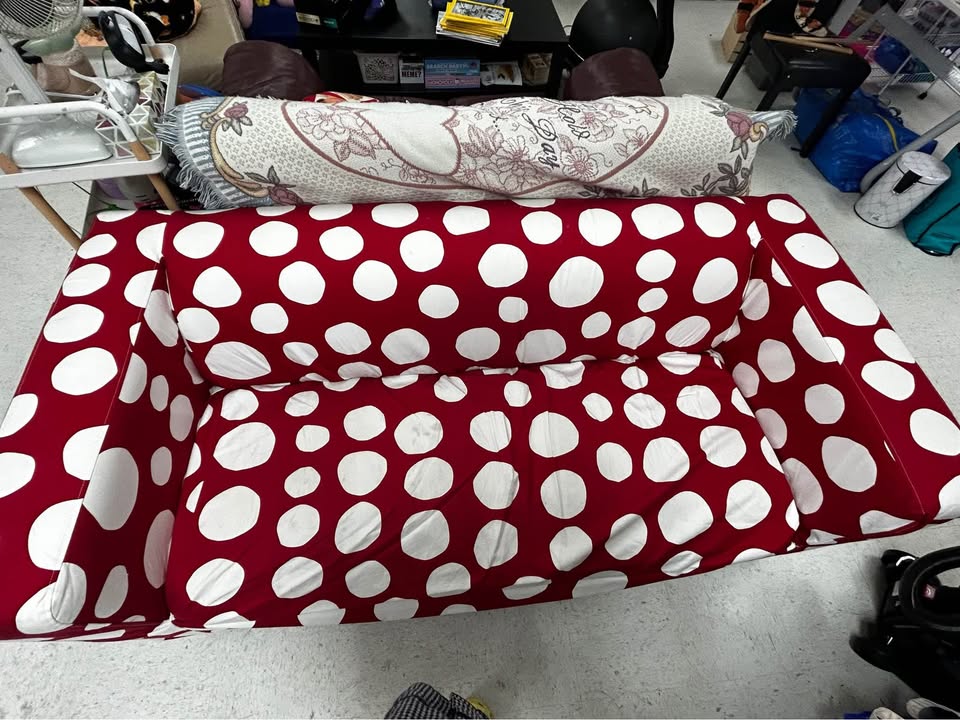 IKEA KLIPPAN couch (FREE must come pickup) - photo 2