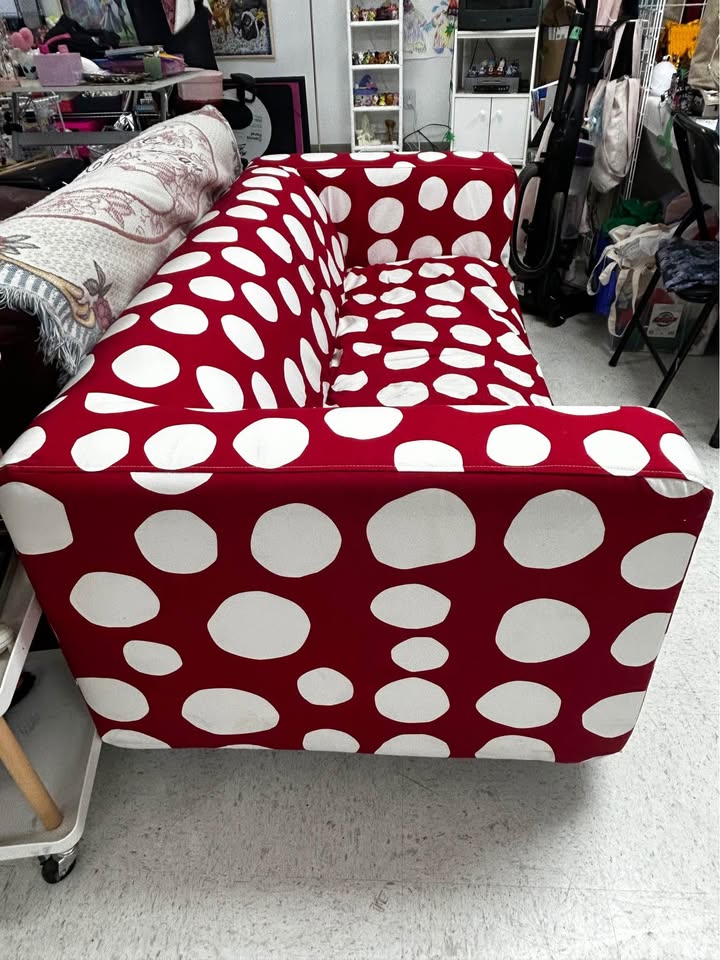 IKEA KLIPPAN couch (FREE must come pickup) - photo 4