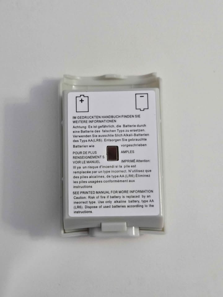 White Xbox 360 Battery Cover - photo 2