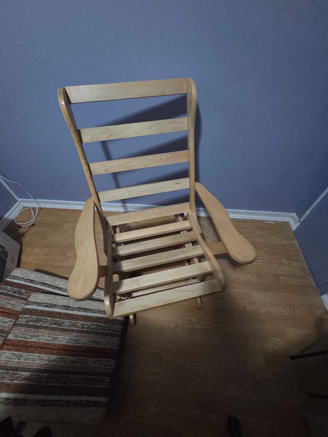 Real wood rocking chair - photo 2