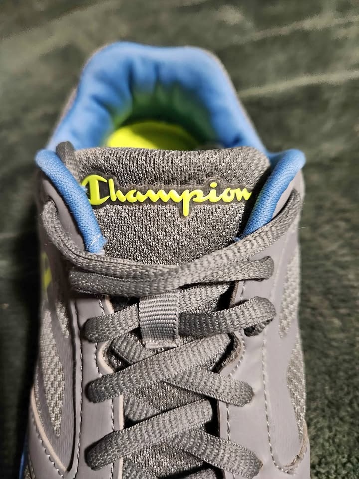 Shoes Champions- Size USA 10