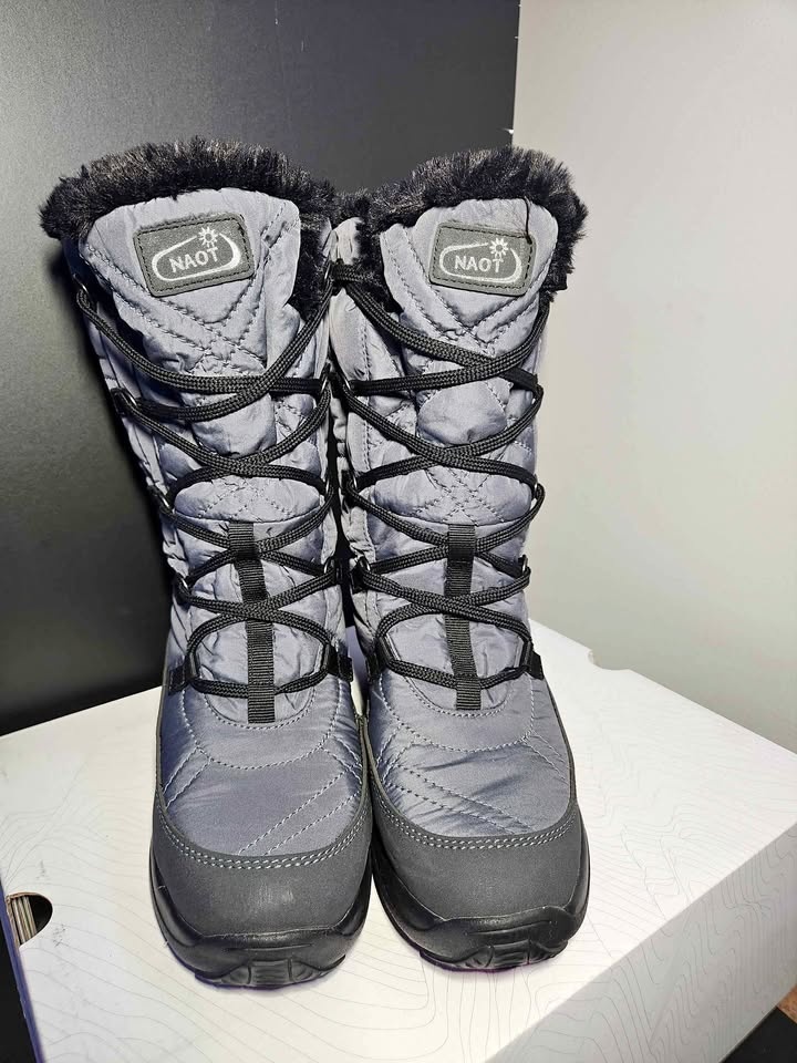 Winter Boots for women - Naot Vail Waterproof. Size EUR 36 - US