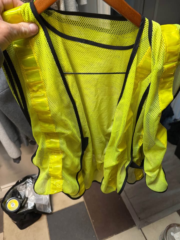 High visibility safety vests - photo 2