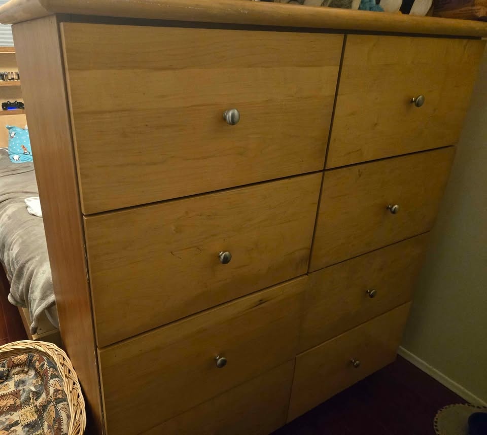 8 Drawer Dresser - photo 2