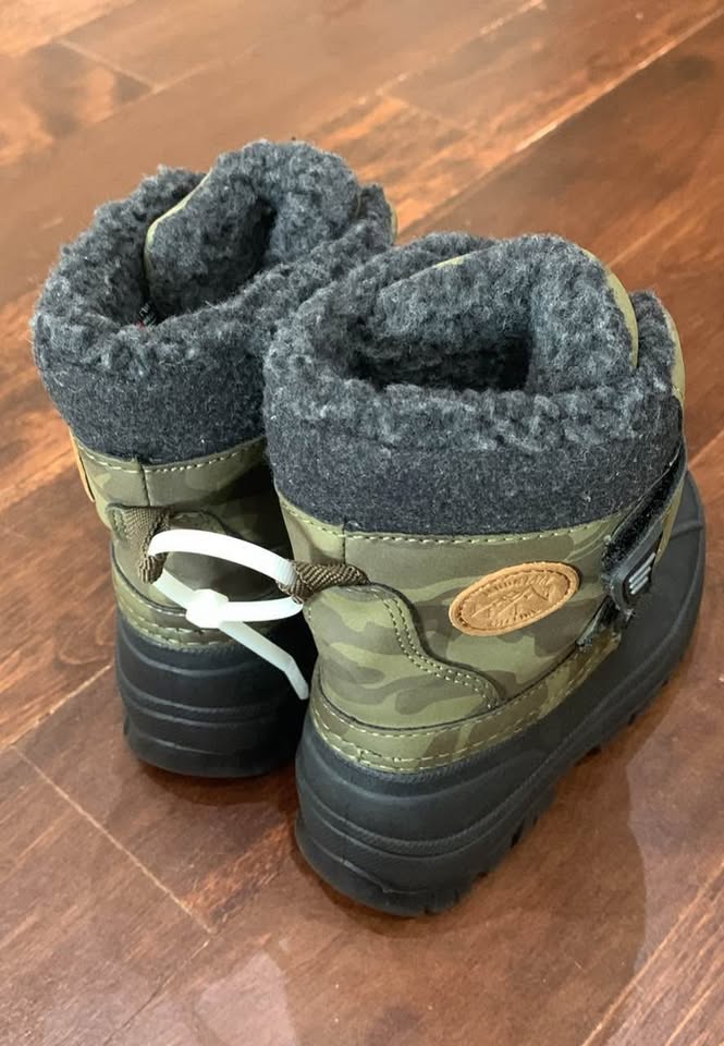 BRAND NEW WITH TAGS Toddler size 8 winter snow boots - photo 2