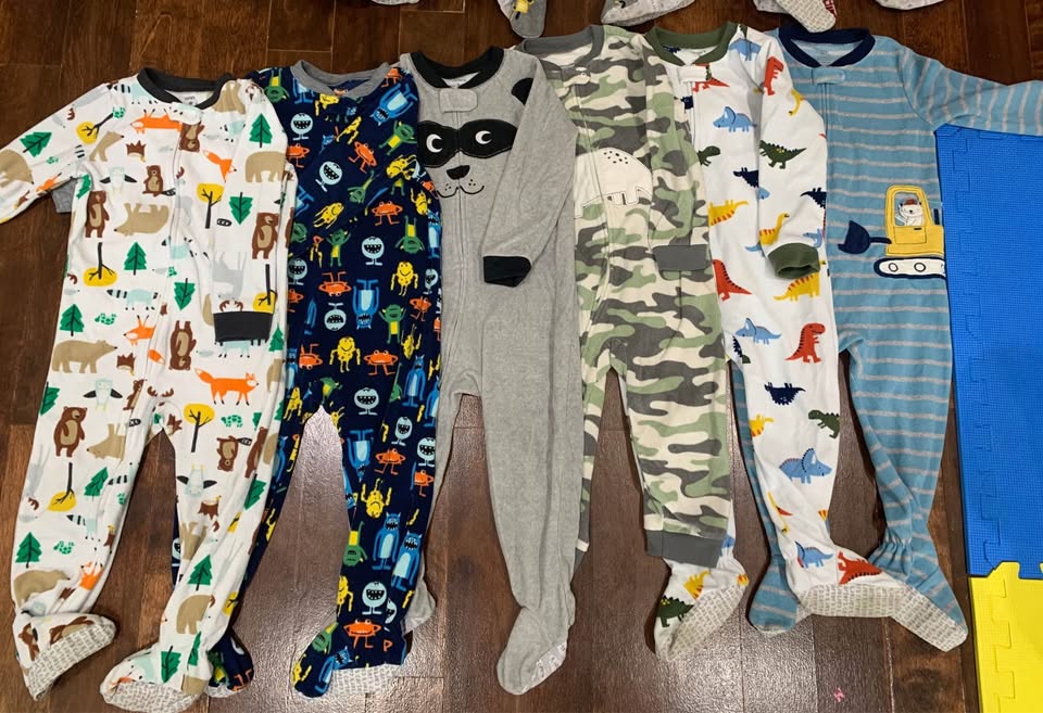 Set of 9 Toddler 3T fleece onesies - photo 3