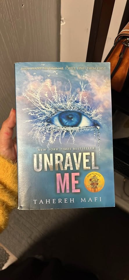 Shatter Me and Unravel Me by Tahereh Mafi - photo 3
