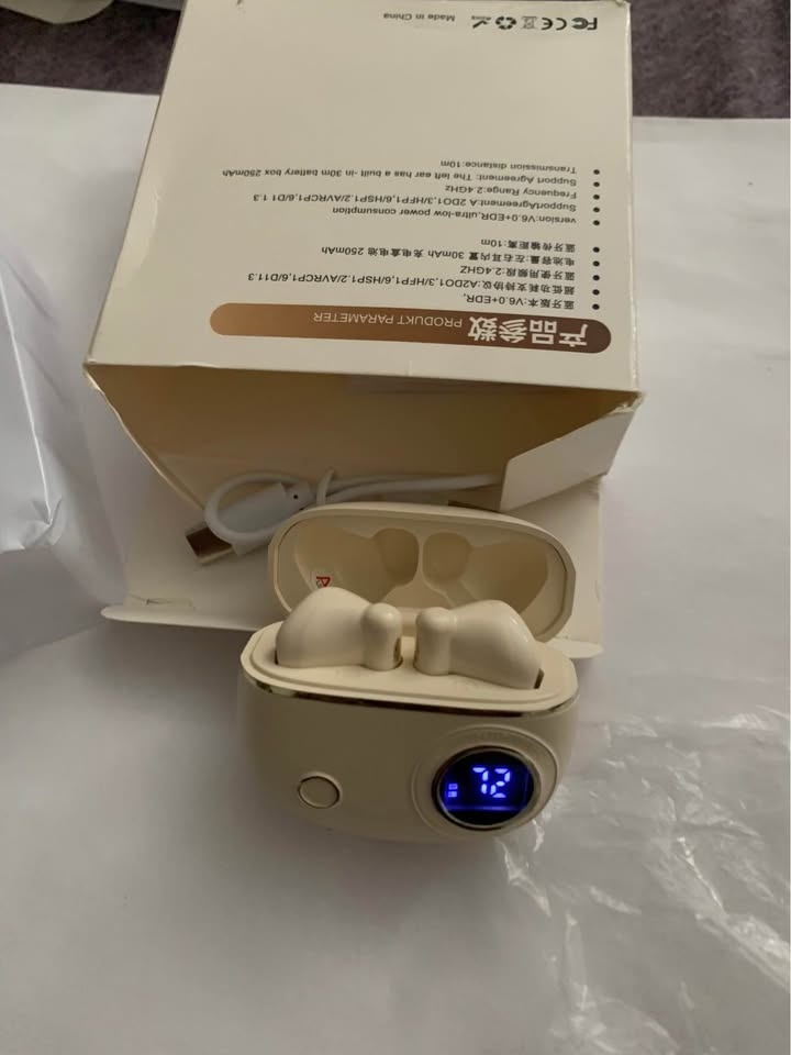 Brand New Cream Colour Bluetooth Headphones - photo 4